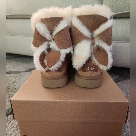 NEW UGG® Australia Classic Heritage Bow Boots - Suede - Picture 2 of 14